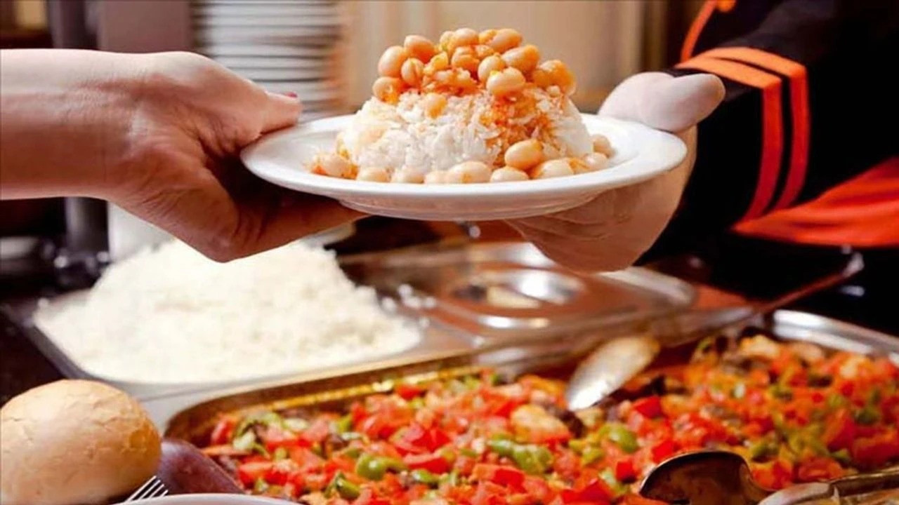 Milyonlarca çalışanı ilgilendiriyor: Yeni yıldaki günlük yemek bedeli belli oldu