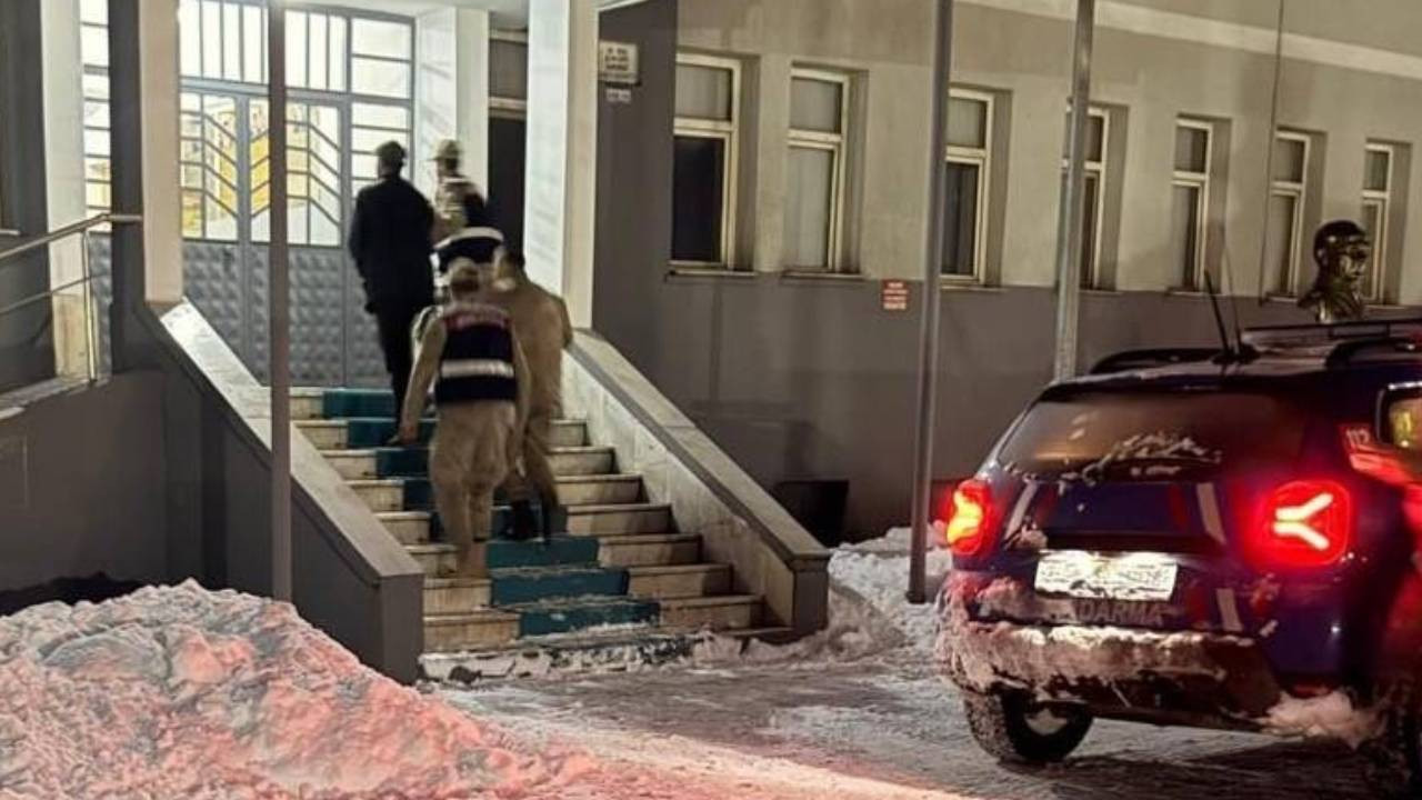 Yavru köpeğe eziyet ettiği görüntüleri sosyal medyada paylaşan kişi tutuklandı