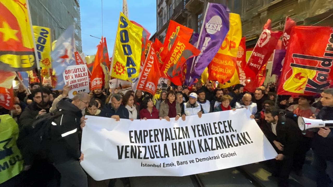 Taksim’de Venezuela eylemi: 'Bugün Venezuela, yarın Küba'