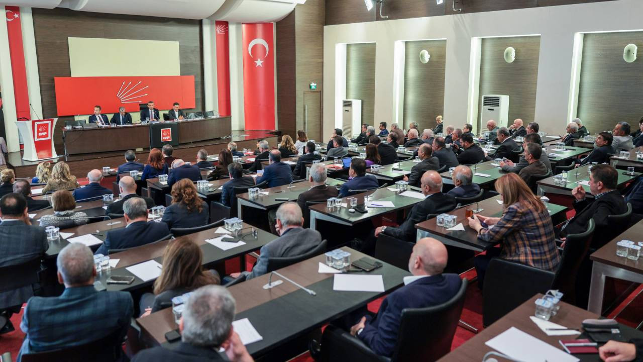 Özel’den milletvekillerine: Yarın seçim varmış gibi çalışın