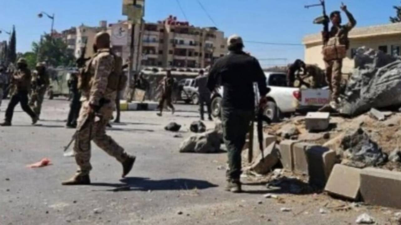 Humus’ta 3 kişi katledildi