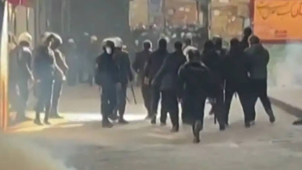 İran’da protestolar büyüyor: 45 ölü, 2 bini aşkın gözaltı