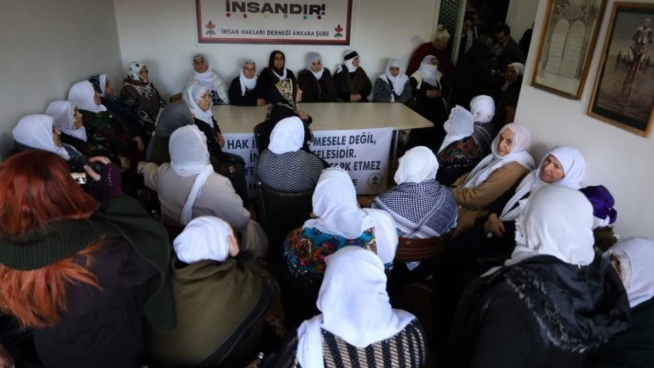 İHD, Halep'teki saldırılara karşı nöbet eylemi başlattı