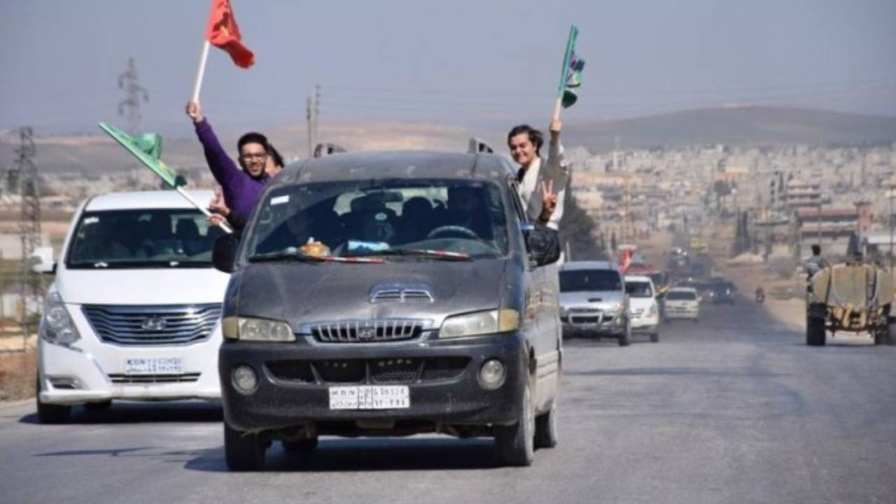 Seferberlik çağrısı sınırları aştı; IKYB'den konvoylar Rojava sınırına doğru yola çıktı