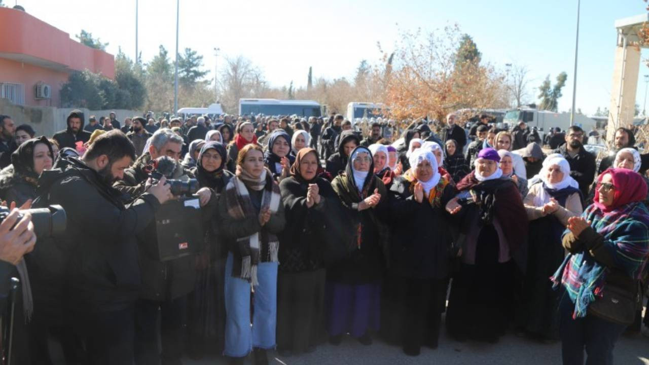 Nusaybin sınırında binler Rojava için yürüdü