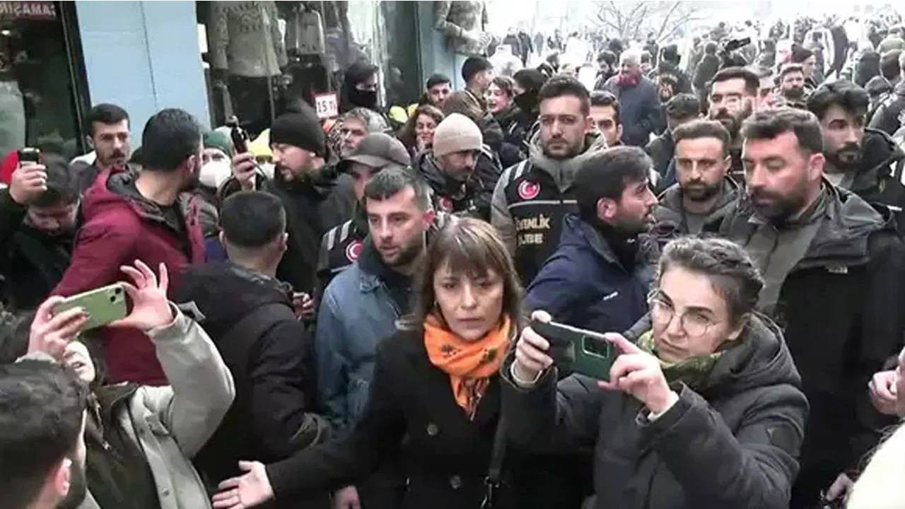 İstanbul'daki Rojava yürüyüşüne polis saldırısı: Çok sayıda gözaltı