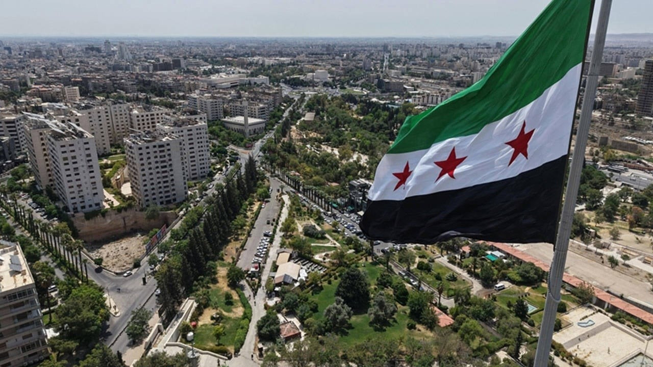 Suriye'de devlet kurumlarında kadınlara makyaj yasağı