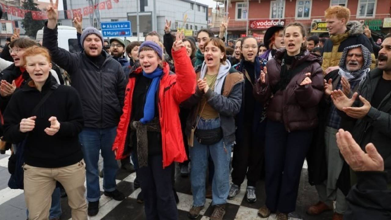 Halklar Karavanı'ndan Suruç'ta açıklama: Özgür yaşam mücadelesi sınır tanımaz