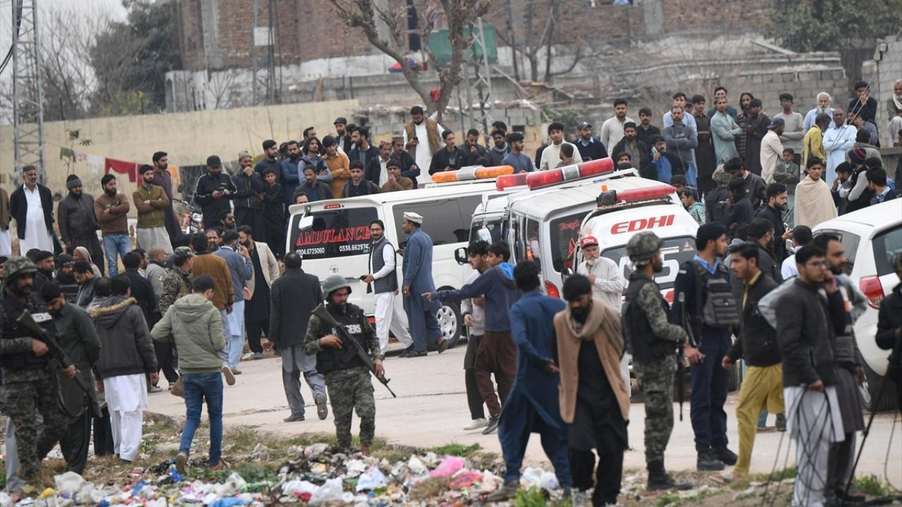 Pakistan'da 36 kişinin öldüğü cami saldırısını IŞİD bağlantılı grup üstlendi