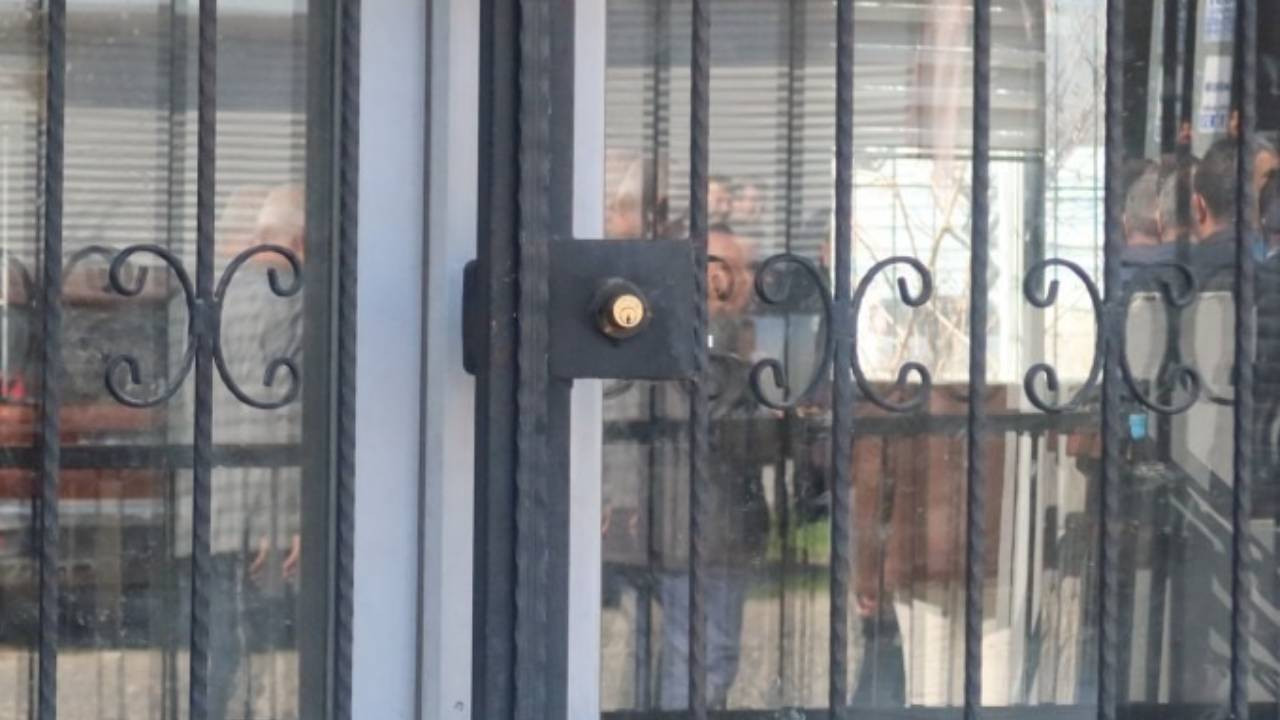 Akdeniz Belediyesi kayyımı taziye evlerini kapattı