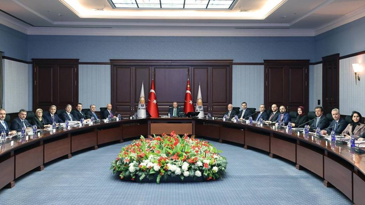 AKP MYK’da yerel yönetim düzenlemesi masada: Borçlanmaya sınır gündemde