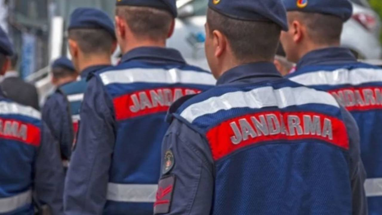 Polis kılığına girip vatandaşı gasp eden askerler tutuklandı