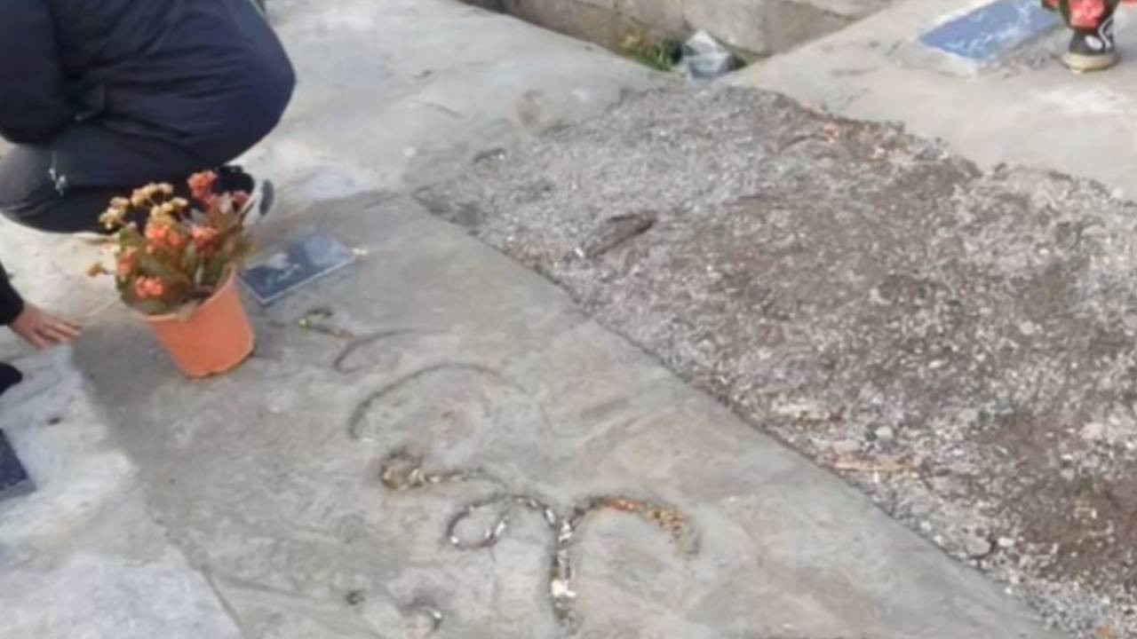 İran ölen protestocuların mezarlarının üstüne beton döktü