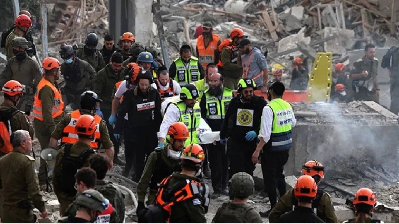 İran'ın füze saldırılarında İsrail'de 8, BAE'de 3 kişi öldü