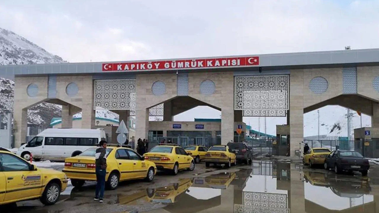 Türkiye ve İran arasında günübirlik yolcu geçişi durduruldu