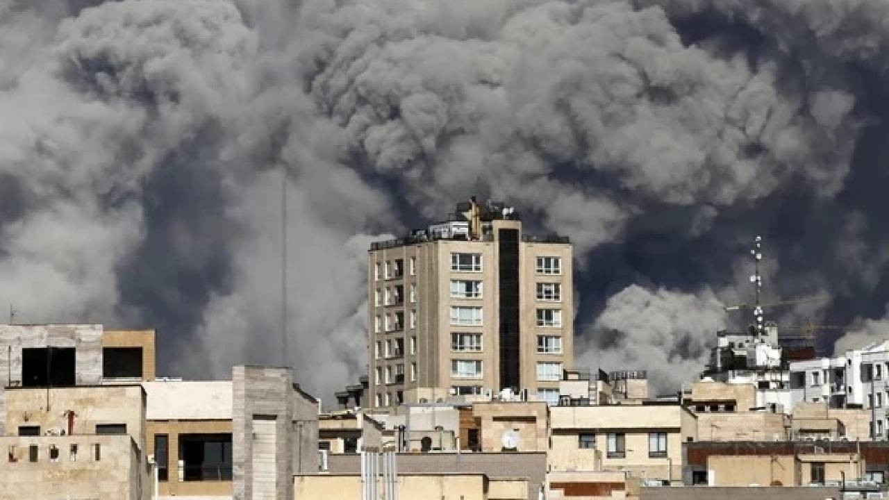 İran'da can kaybı 787'ye yükseldi