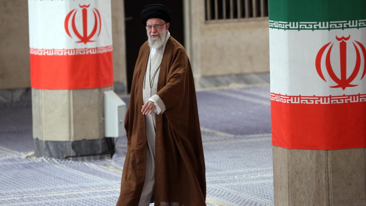 Hamaney’in ardından İran'ın yeni liderliği için kimlerin adı geçiyor?