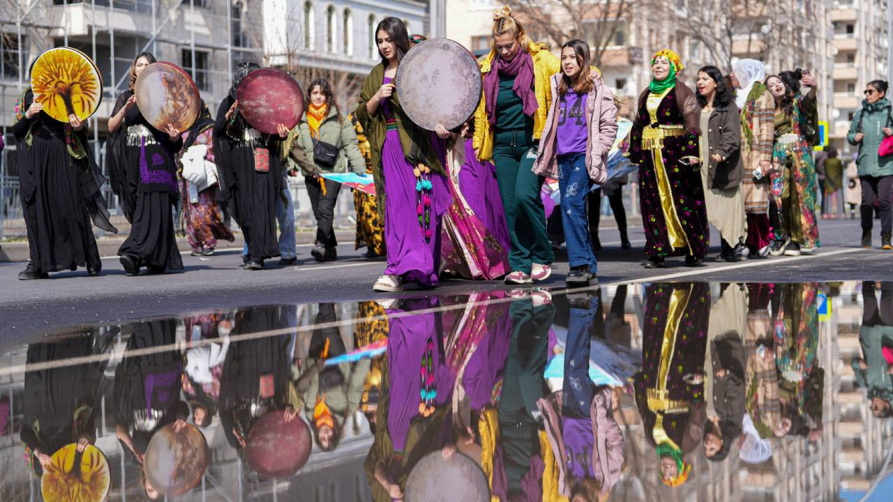 Diyarbakır’da 8 Mart mitingi: 'Direnişle özgürleşiyor, demokratik toplumu örüyoruz'