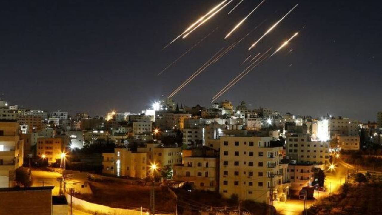 İran’dan yeni saldırı dalgası: Hayfa Rafinerisi hedef alındı