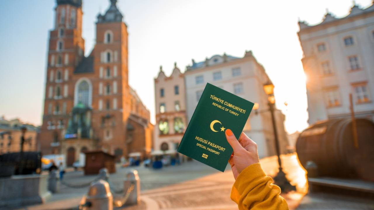 AB'den yeşil pasaport ve vize açıklaması