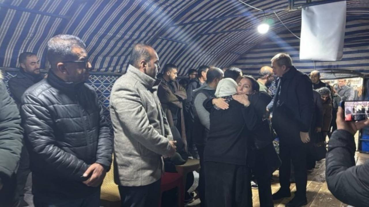 Kobani'ye geçen heyetten Salih Müslim'in ailesine taziye ziyareti