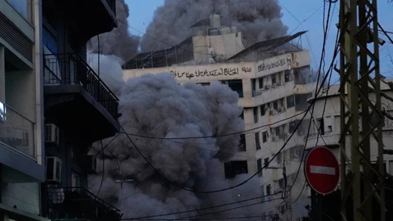 Savaşın 19. günü: İran'dan Laricani için misilleme saldırıları, Beyrut'a ağır bombardıman