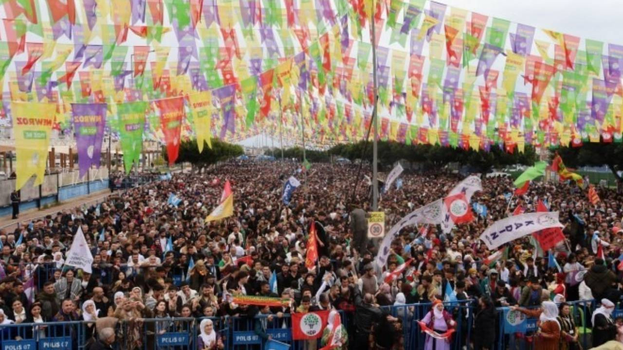 Birçok merkezde Newroz kutlandı: Onurlu barışı inşa edeceğiz