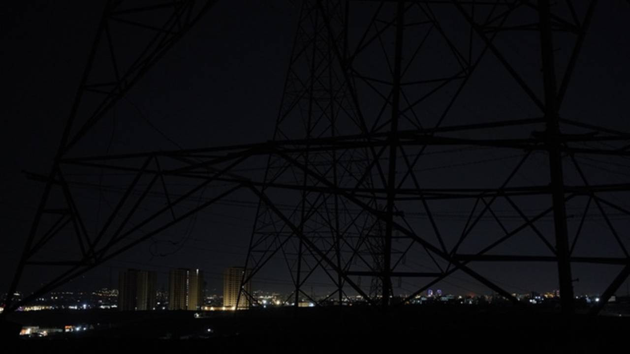 İsrail saldırıları sonrası Tahran’da elektrik kesintileri