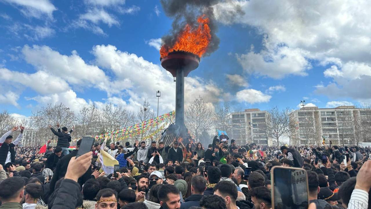 AKP’den Newroz için 'resmi tatil' mesajı