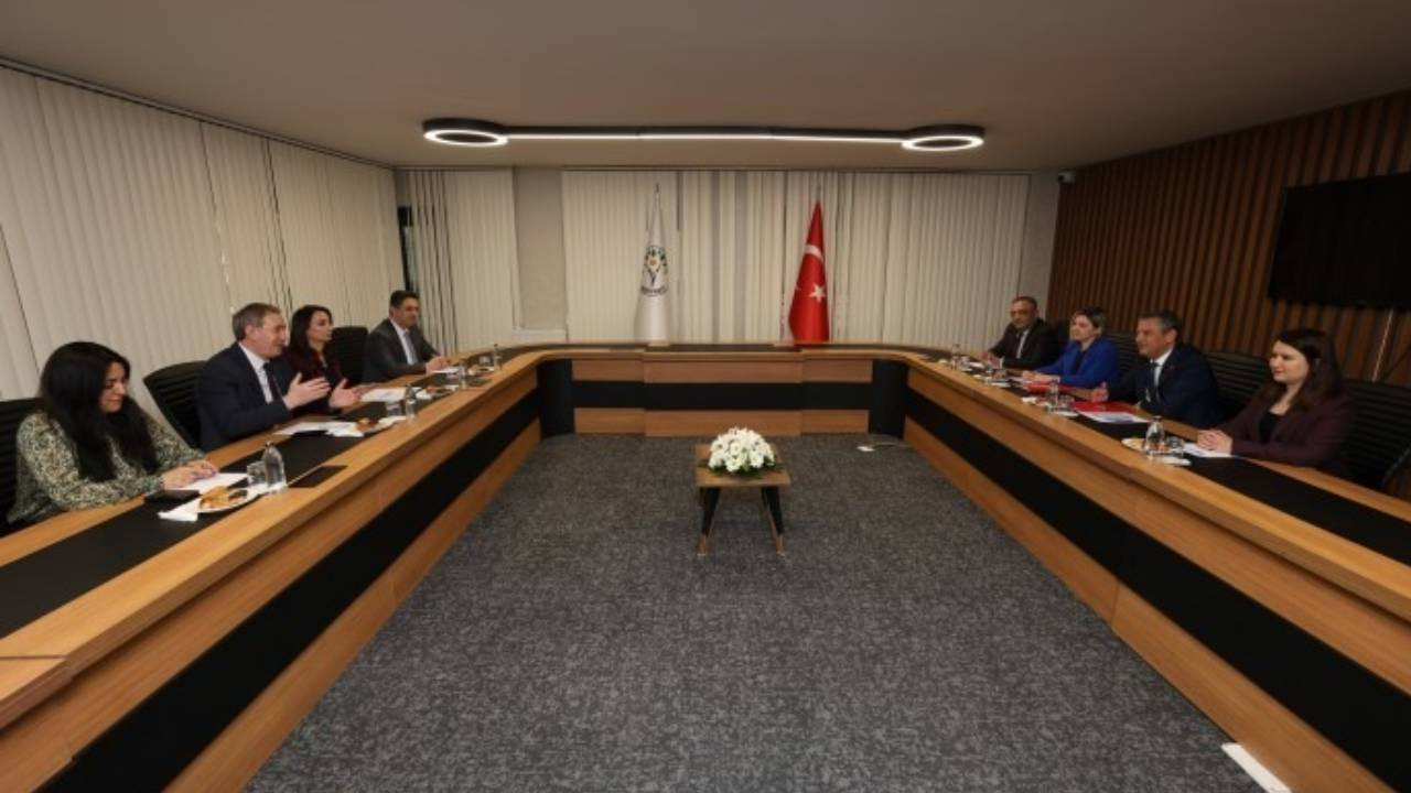 Özgür Özel, DEM Parti'yi ziyaret ediyor