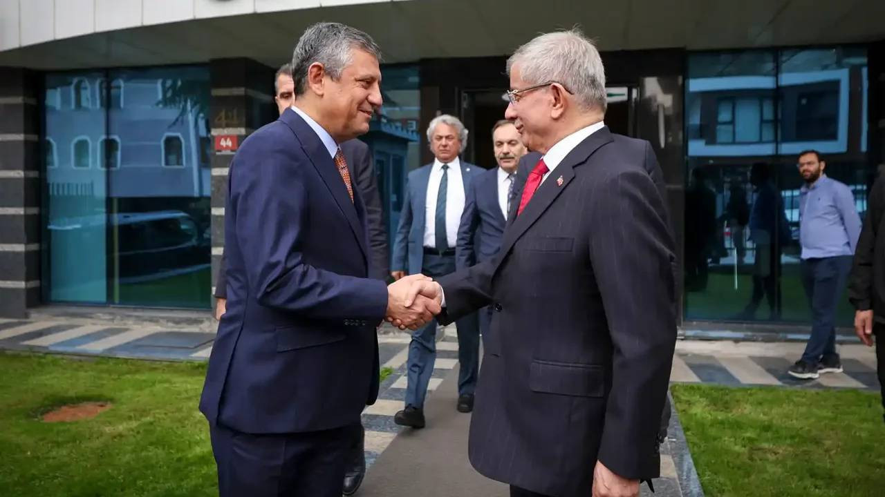 Özel’den AKP’ye Siirt hatırlatması: Aynı yolu siz kullandınız