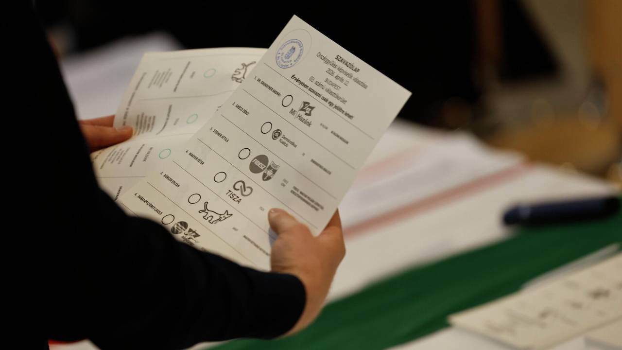 Macaristan’da muhalefet önde: 16 yıllık Orban iktidarı sona eriyor