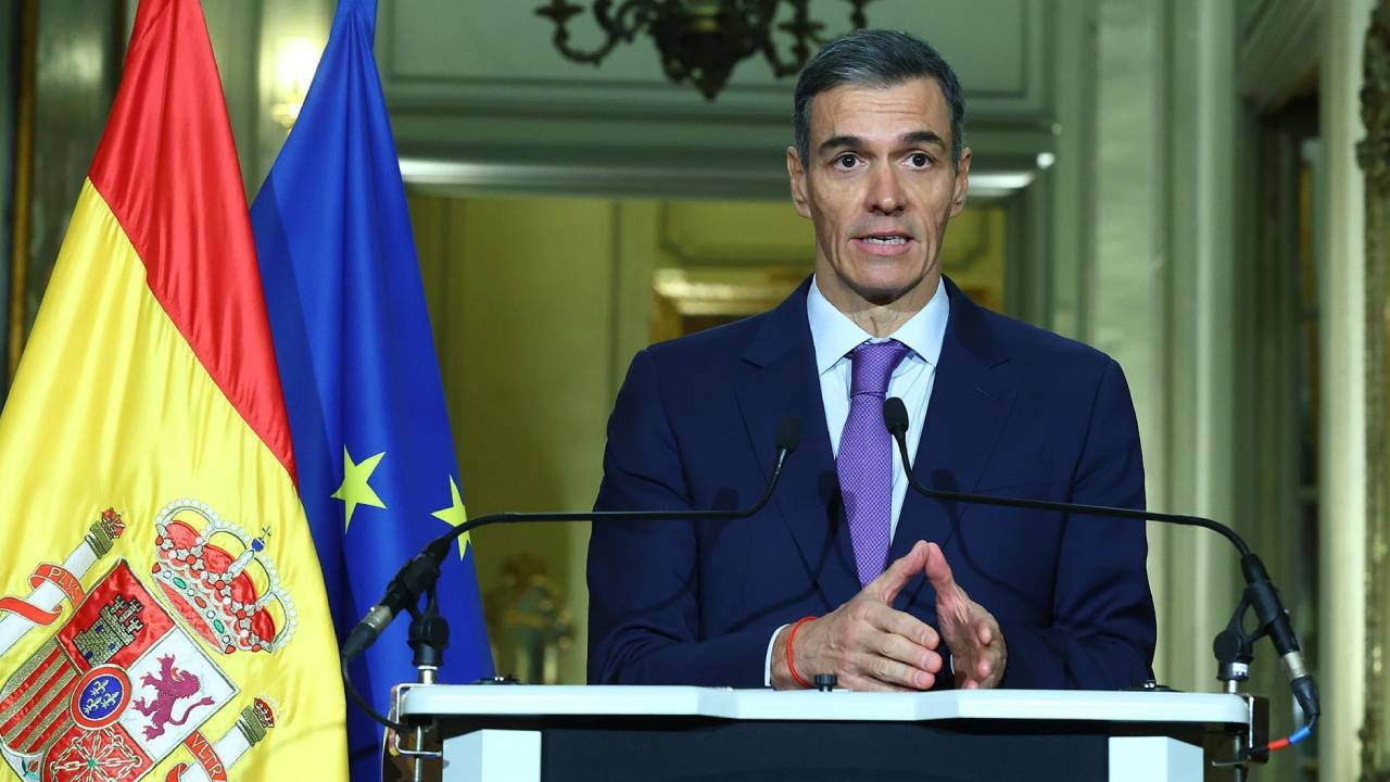 Sánchez'ten çocuklar için sosyal medya uyarısı: 'Biz tartışırken onlar zarar görüyor, teknoloji oligarkları ise zenginleşiyor'