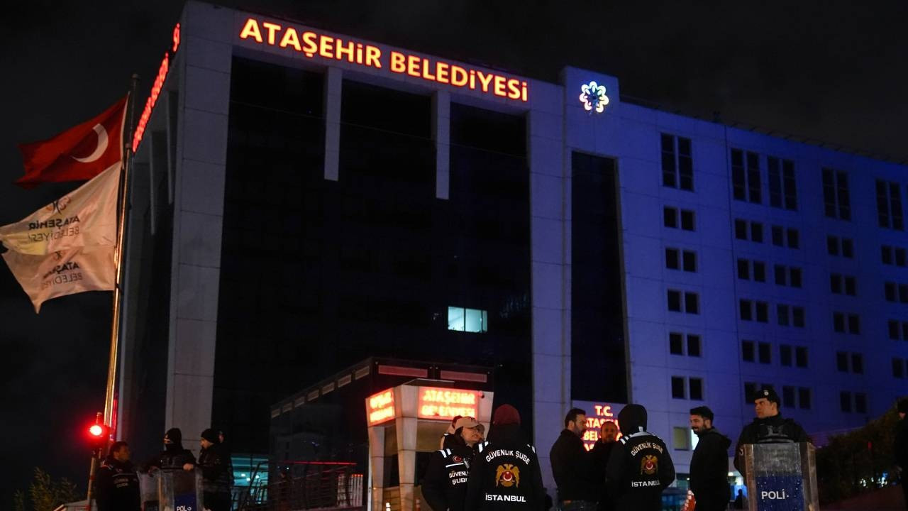 Ataşehir Belediyesi'ne operasyona CHP'den ilk tepki