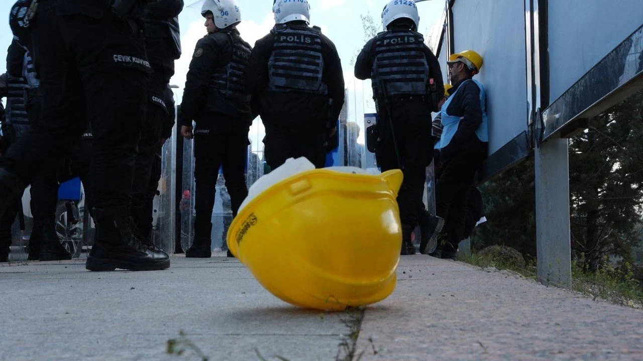 Bakanlık önünde açlık grevinde olan 110 madenci gözaltına alındı