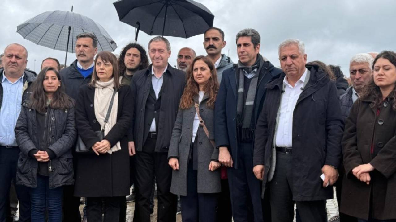 Muhalefet partilerinden Marmara Cezaevi önünde ortak çağrı: 'Siyasi tutuklular serbest bırakılsın'