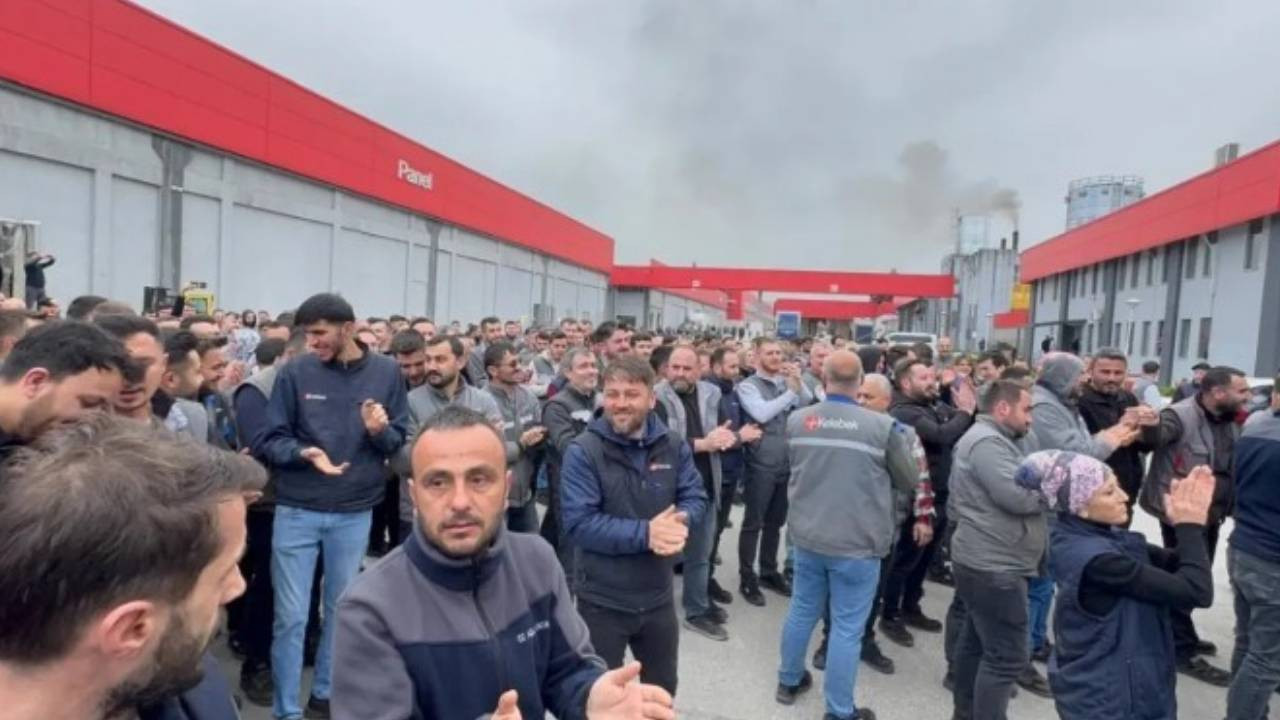 Doğtaş ve Kelebek mobilyada üretim durdu: 2 bin işçi hakları için iş bıraktı