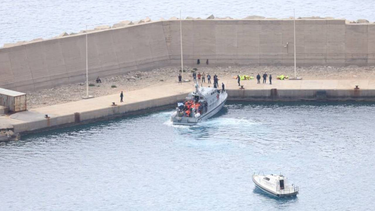 İsrail, Sumud Filosu aktivistlerini Girit’e bıraktı; Bazı aktivistlere işkence yapıldı