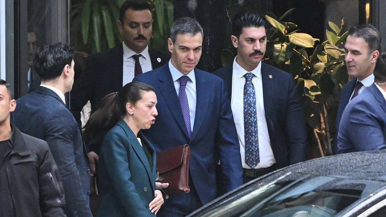 Uçağı acil iniş yapmıştı: İspanya Başbakanı Sanchez Ankara'dan ayrıldı