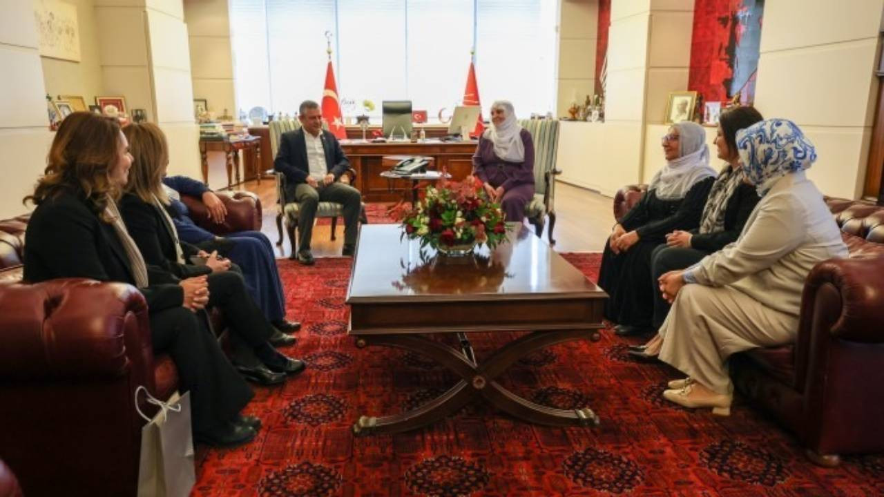 Barış Anneleri, Özgür Özel ile görüşüyor