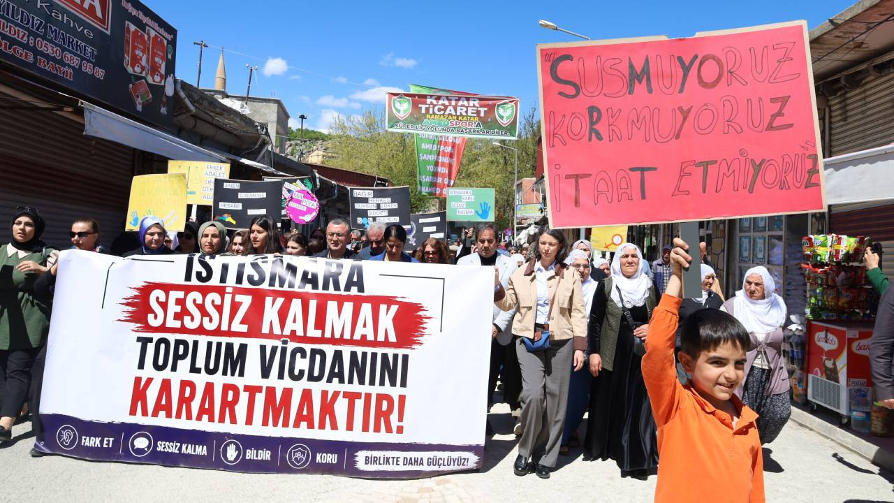 Dicle’de çocuğa tecavüz protesto edildi: 'Okullar suç mahalline dönüştü'