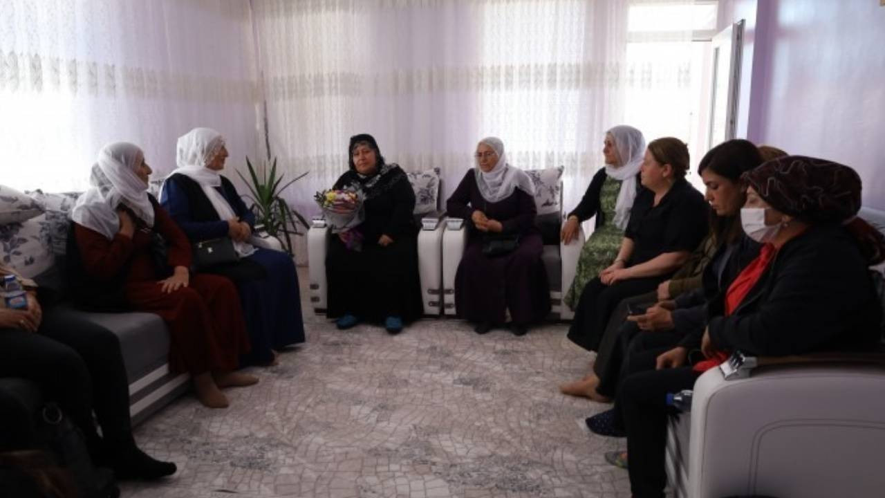 TJA, Barış Anneleri ve kadın kurularından Rojin Kabaiş’in annesine ziyaret