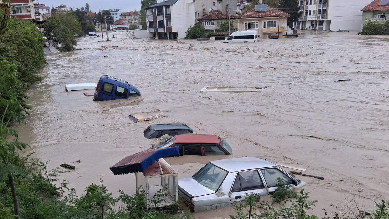 Sağanak ve dolu birçok kentte hayatı felç etti