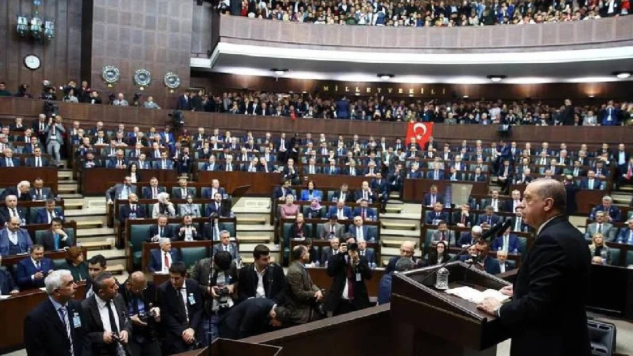 AKP'de yeni kurallar: Bakanlar soruları yanıtlamadı, muhabirler görüntü çekemedi
