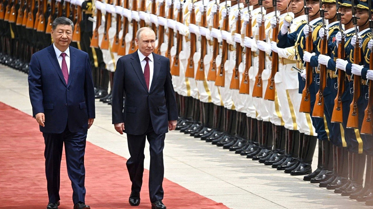 Putin ve Çin'de Şi ile görüştü: Çok kutuplu dünya vurgusu