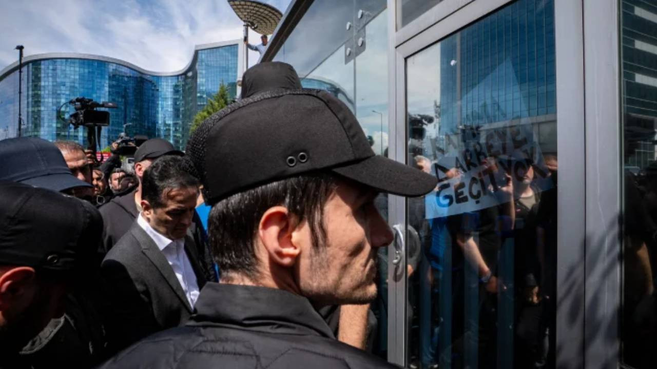 Polis CHP Genel Merkezi'ne girdi: Biber gazlı müdahale