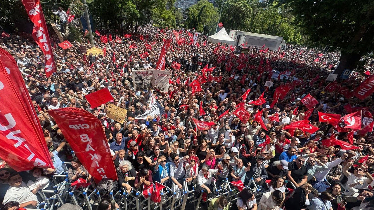 Özel’in çağrı yaptığı Güvenpark’a yurttaş akını