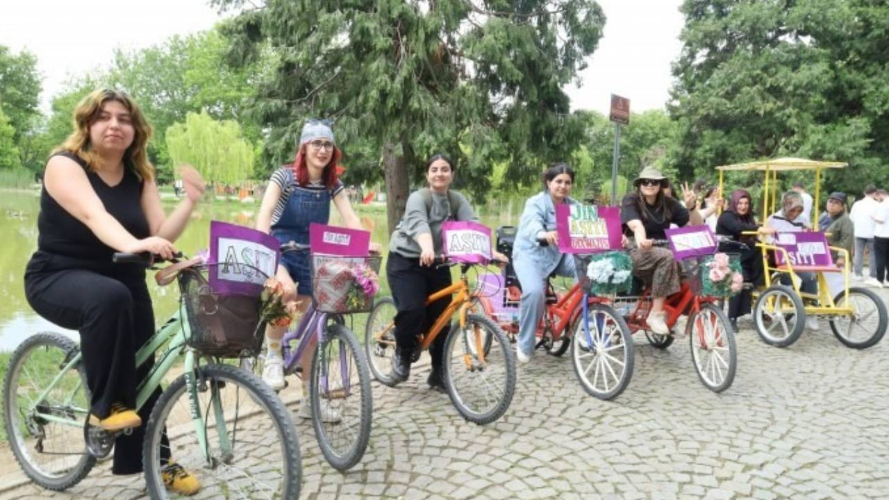 Kadınlar, barış ve özgürlük için pedal çevirdi