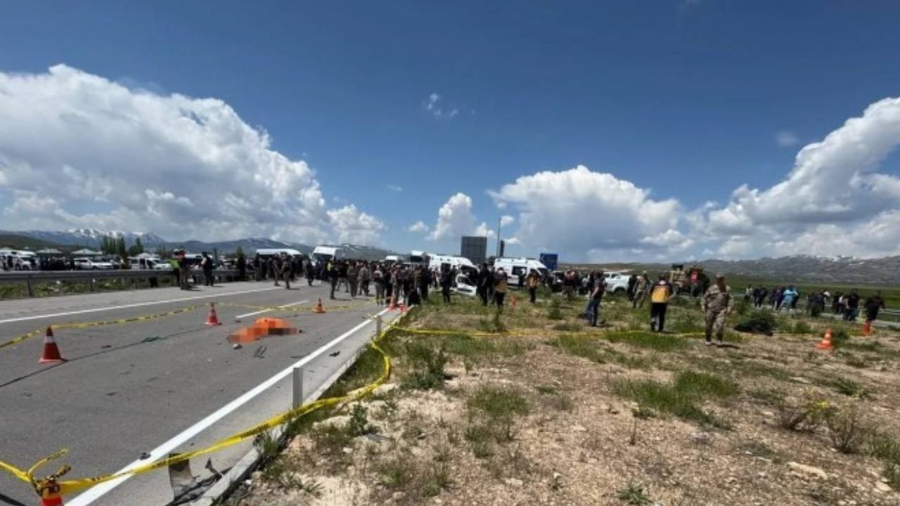 Van’da trafik kazası: 4 kişi hayatını kaybetti, 6 kişi yaral