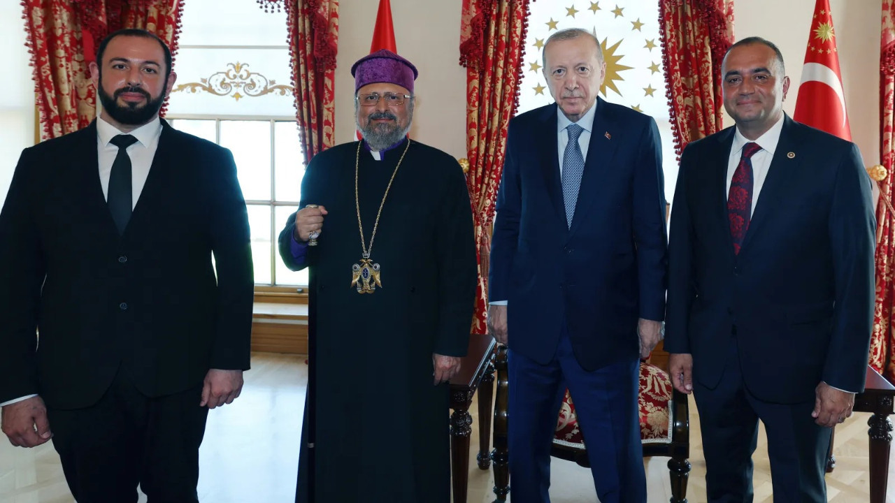 Erdoğan, Türkiye Ermenileri Patriği Sahak Maşalyan ile bir a